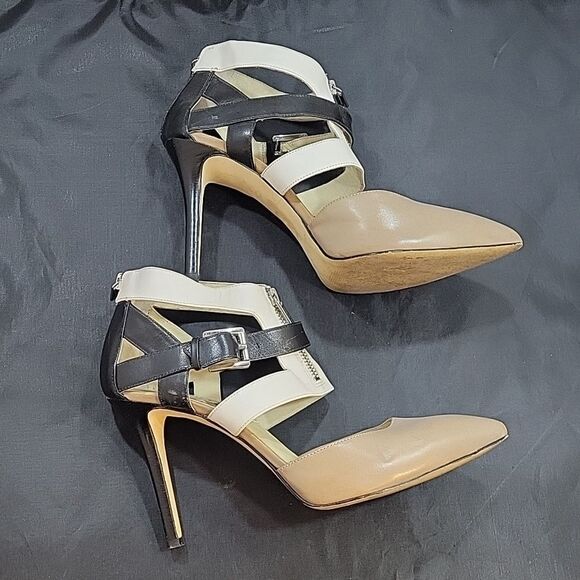 MICHEAL MICHEAL KORS ANKLE  WOMEN"S BOOT - Picture 11 of 16